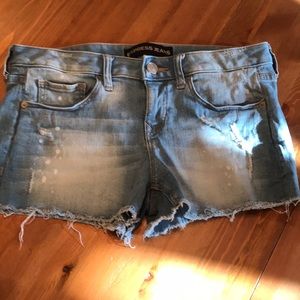 Express light wash distressed jean shorts, SZ: 4